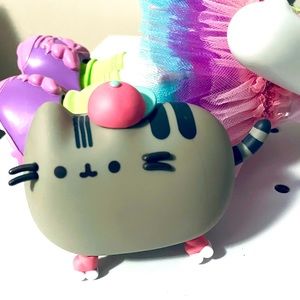 💝pusheen roller skating vinyl figurine 4”💝